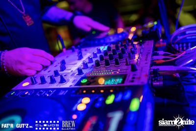 Seenspace Invasion ที่ร้าน Clouds, Fat'R Gut'z และ BREW Beers & Ciders — photo 41