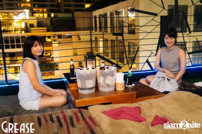 Friday Night at Grease Bangkok, Sukhumvit Soi 49 — photo 2