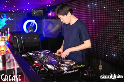 Friday Night at Grease Bangkok, Sukhumvit Soi 49 — photo 7