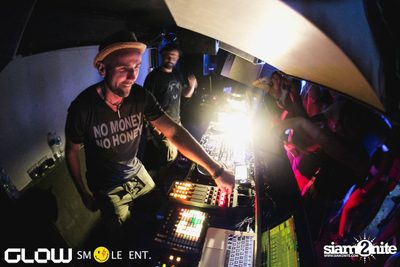 Glow & Smile นำเสนอ Reichelt และ Raycoux Live — photo 42