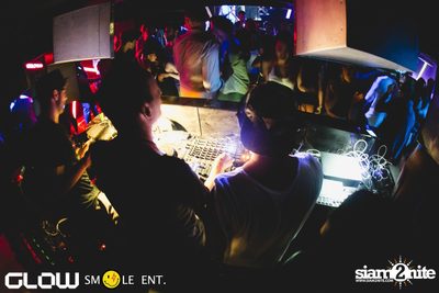 Glow & Smile นำเสนอ Reichelt และ Raycoux Live — photo 68