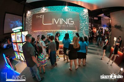 The Living Bistro & Bar pres. Singto Numchok & Two Popetorn — photo 2