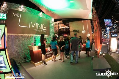 The Living Bistro & Bar pres. Singto Numchok & Two Popetorn — photo 3