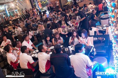 The Living Bistro & Bar pres. Singto Numchok & Two Popetorn — photo 27