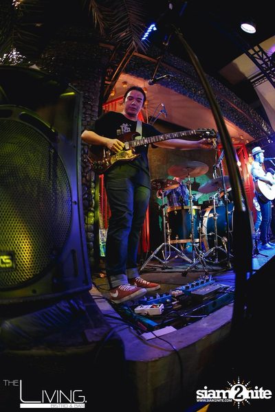 The Living Bistro & Bar pres. Singto Numchok & Two Popetorn — photo 81