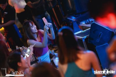 The Living Bistro & Bar pres. Singto Numchok & Two Popetorn — photo 89