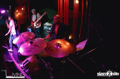 The Living Bistro & Bar pres. Singto Numchok & Two Popetorn — photo 104