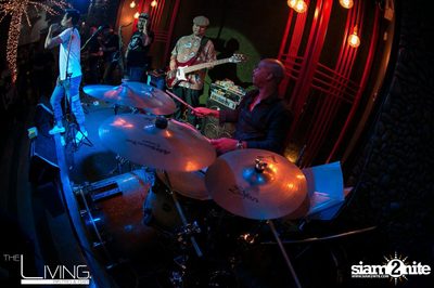 The Living Bistro & Bar pres. Singto Numchok & Two Popetorn — photo 110
