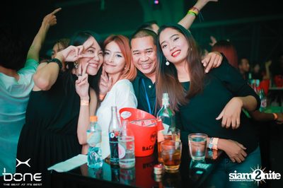 Cocktail Live Concert ที่ โบน คลับ, พัทยาเหนือ — photo 92