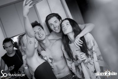 So Pool Party ที่ เดอะ วอเตอร์ คลับ โรงแรมโซฟิเทล โซ — photo 35