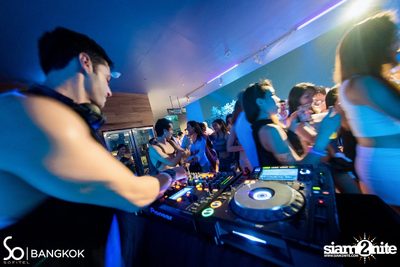 So Pool Party ที่ เดอะ วอเตอร์ คลับ โรงแรมโซฟิเทล โซ — photo 214