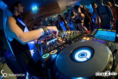 So Pool Party ที่ เดอะ วอเตอร์ คลับ โรงแรมโซฟิเทล โซ — photo 216