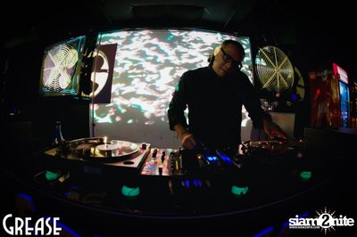 Friday Night at Grease Bangkok, Sukhumvit Soi 49 — photo 1