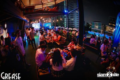 Friday Night at Grease Bangkok, Sukhumvit Soi 49 — photo 2