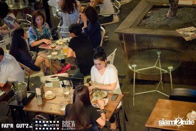 Seenspace Invasion ที่ร้าน Clouds, Fat'R Gut'z และ BREW Beers & Ciders — photo 4