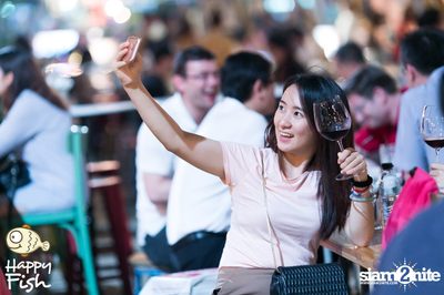 คืนวันศุกร์ ที่ร้าน แฮปปี้ ฟิช, เอเชีย ทีค เดอะ ริเวอร์ฟร้อนท์ — photo 20