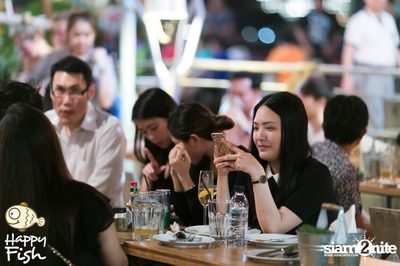 คืนวันศุกร์ ที่ร้าน แฮปปี้ ฟิช, เอเชีย ทีค เดอะ ริเวอร์ฟร้อนท์ — photo 42