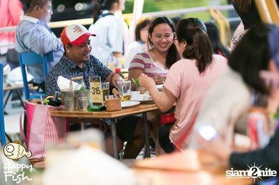 คืนวันศุกร์ ที่ร้าน แฮปปี้ ฟิช, เอเชีย ทีค เดอะ ริเวอร์ฟร้อนท์ — photo 46
