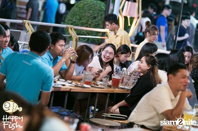 คืนวันศุกร์ ที่ร้าน แฮปปี้ ฟิช, เอเชีย ทีค เดอะ ริเวอร์ฟร้อนท์ — photo 47