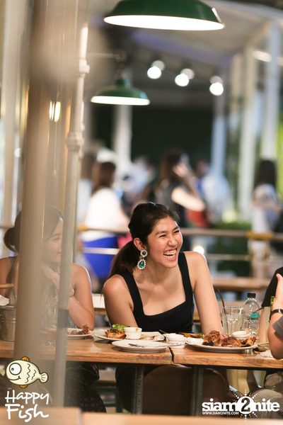 คืนวันศุกร์ ที่ร้าน แฮปปี้ ฟิช, เอเชีย ทีค เดอะ ริเวอร์ฟร้อนท์ — photo 55