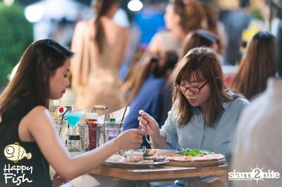 คืนวันศุกร์ ที่ร้าน แฮปปี้ ฟิช, เอเชีย ทีค เดอะ ริเวอร์ฟร้อนท์ — photo 79