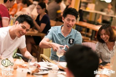 คืนวันศุกร์ ที่ร้าน แฮปปี้ ฟิช, เอเชีย ทีค เดอะ ริเวอร์ฟร้อนท์ — photo 90