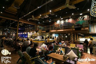 คืนวันศุกร์ ที่ร้าน แฮปปี้ ฟิช, เอเชีย ทีค เดอะ ริเวอร์ฟร้อนท์ — photo 95