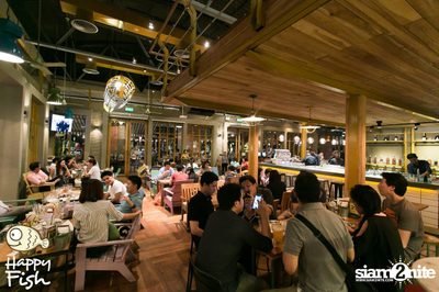 คืนวันศุกร์ ที่ร้าน แฮปปี้ ฟิช, เอเชีย ทีค เดอะ ริเวอร์ฟร้อนท์ — photo 109