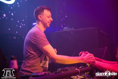 TLT นำเสนอ Adam Ellis Live ที่ ไลฟ์ อาร์ซีเอ กรุงเทพฯ — photo 93