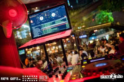 Seenspace Invasion ที่ร้าน Clouds, Fat'R Gut'z และ BREW Beers & Ciders — photo 12