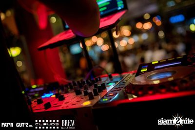 Seenspace Invasion ที่ร้าน Clouds, Fat'R Gut'z และ BREW Beers & Ciders — photo 13