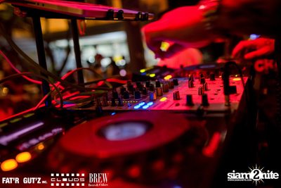 Seenspace Invasion ที่ร้าน Clouds, Fat'R Gut'z และ BREW Beers & Ciders — photo 68