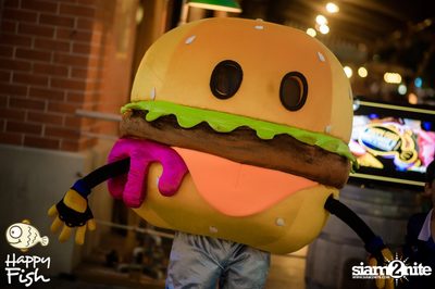 คืนวันศุกร์ ที่ร้าน แฮปปี้ ฟิช, เอเชีย ทีค เดอะ ริเวอร์ฟร้อนท์ — photo 14