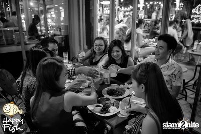 คืนวันศุกร์ ที่ร้าน แฮปปี้ ฟิช, เอเชีย ทีค เดอะ ริเวอร์ฟร้อนท์ — photo 36
