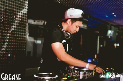 Saturday Night at GREASE Bangkok, Sukhumvit 49 — photo 8