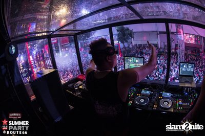 Smirnoff Midnight 100 นำเสนอ 95.5 Virgin Hitz Summer Party — photo 71
