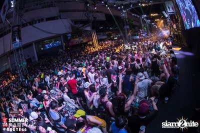 Smirnoff Midnight 100 นำเสนอ 95.5 Virgin Hitz Summer Party — photo 75