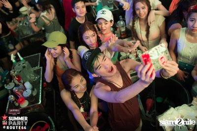 Smirnoff Midnight 100 นำเสนอ 95.5 Virgin Hitz Summer Party — photo 88