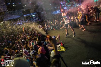 Smirnoff Midnight 100 นำเสนอ 95.5 Virgin Hitz Summer Party — photo 90