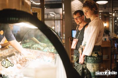 คืนวันศุกร์ ที่ร้าน แฮปปี้ ฟิช, เอเชีย ทีค เดอะ ริเวอร์ฟร้อนท์ — photo 11