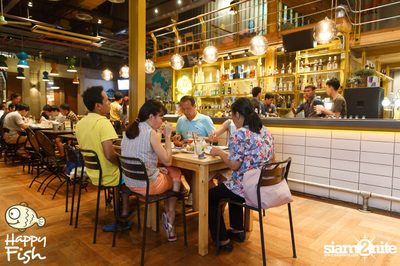 คืนวันศุกร์ ที่ร้าน แฮปปี้ ฟิช, เอเชีย ทีค เดอะ ริเวอร์ฟร้อนท์ — photo 17