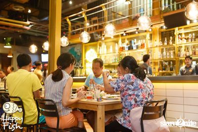 คืนวันศุกร์ ที่ร้าน แฮปปี้ ฟิช, เอเชีย ทีค เดอะ ริเวอร์ฟร้อนท์ — photo 18