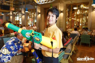 คืนวันศุกร์ ที่ร้าน แฮปปี้ ฟิช, เอเชีย ทีค เดอะ ริเวอร์ฟร้อนท์ — photo 30