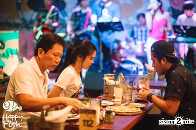คืนวันศุกร์ ที่ร้าน แฮปปี้ ฟิช, เอเชีย ทีค เดอะ ริเวอร์ฟร้อนท์ — photo 38