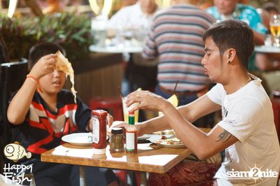คืนวันศุกร์ ที่ร้าน แฮปปี้ ฟิช, เอเชีย ทีค เดอะ ริเวอร์ฟร้อนท์ — photo 72