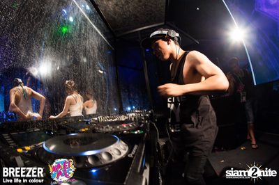 BREEZER presents Water Wars Live life in colour at RCA Block A — photo 62