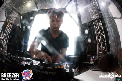 BREEZER presents Water Wars Live life in colour at RCA Block A — photo 98