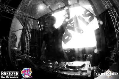 BREEZER presents Water Wars Live life in colour at RCA Block A — photo 99