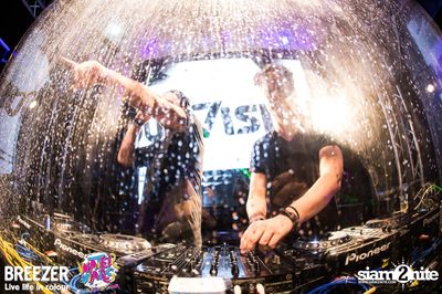 BREEZER presents Water Wars Live life in colour at RCA Block A — photo 107