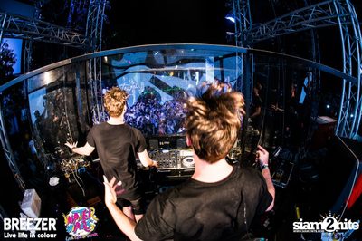 BREEZER presents Water Wars Live life in colour at RCA Block A — photo 147